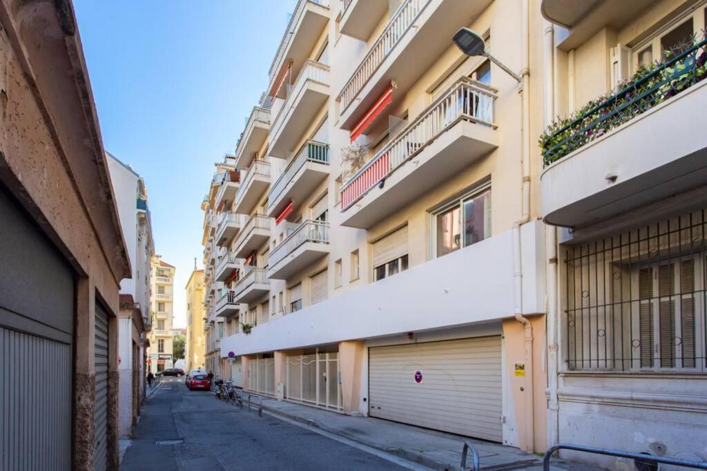Apartmán Nice Center - Bright Studio Balcony Wifi & Aircon Exteriér fotografie