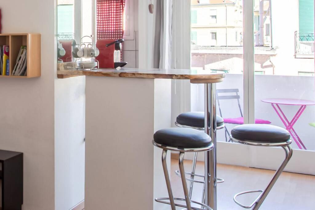 Apartmán Nice Center - Bright Studio Balcony Wifi & Aircon Exteriér fotografie