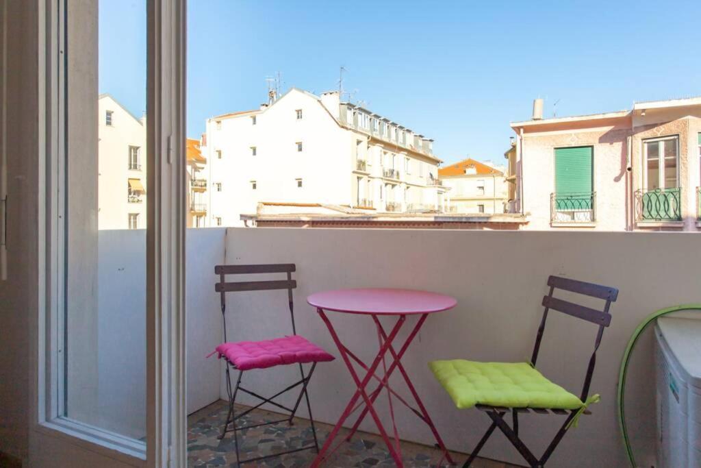 Apartmán Nice Center - Bright Studio Balcony Wifi & Aircon Exteriér fotografie